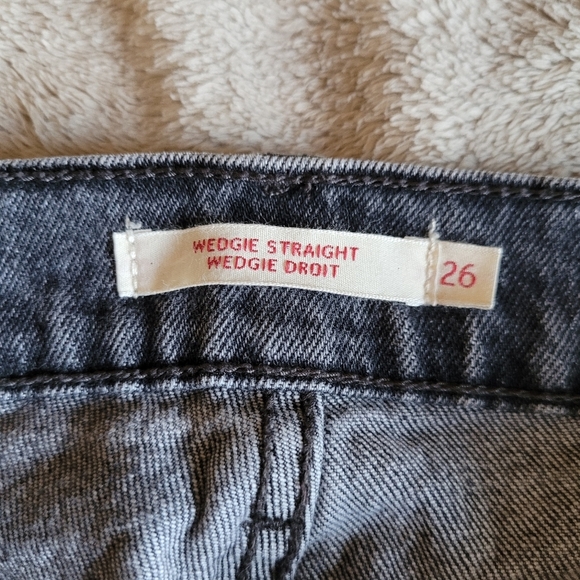 Levi's Wedgie Straight Black Embers faded black cropped raw hem jeans size 26 - Picture 11 of 15